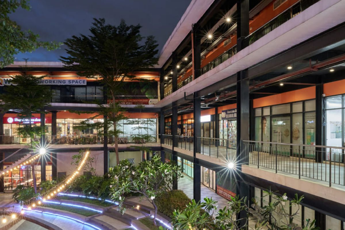 What Makes The Garden Walk a Prime Spot for Small Businesses